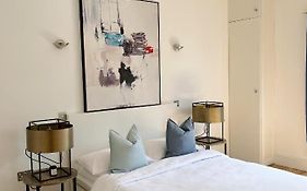 Modern And Light 2 Bed Flat In Sw2